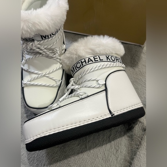MICHAEL Michael Kors • Zelda Nylon Snow Boot • Women’s - Picture 7 of 10